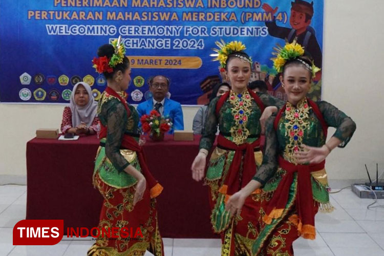 tari-dari-UKM-Candra-Kirana.jpg