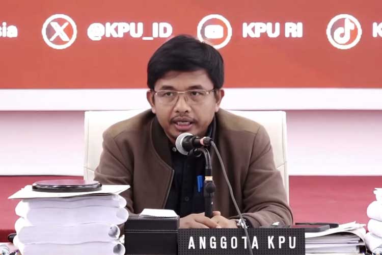 Anggota KPU RI Idham Kholik saat di kantor KPU RI, Menteng, Jakarta Pusat. (FOTO: Dok. KPU RI)