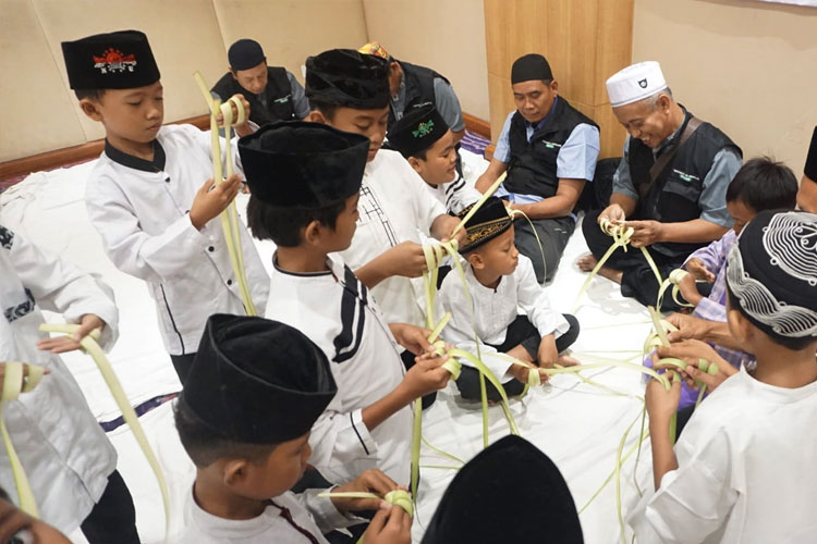 Puluhan-anak-yatim-3.jpg