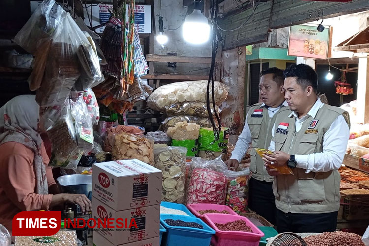 Pastikan Masa Kadaluarsa Bahan Pokok, Satgas Pangan Polres Malang Cek di Pasar Kepanjen