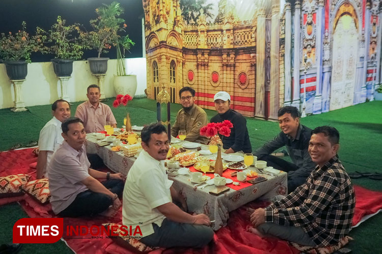 Jamuan-the-Sultan-buka-puasa-ala-Raja-Timur-Tengah-di-Luminor-Hotel-Banyuwangi-a.jpg