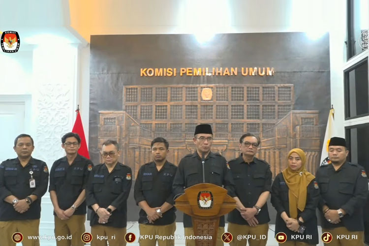 Ketua KPU Hasyim Asy'ari memberikan kesempatan pengajuan keberatan kepada Mahkamah Konstitusi atas penetapan hasil pemilu 2024. (FOTO: YouTube KPU) 
