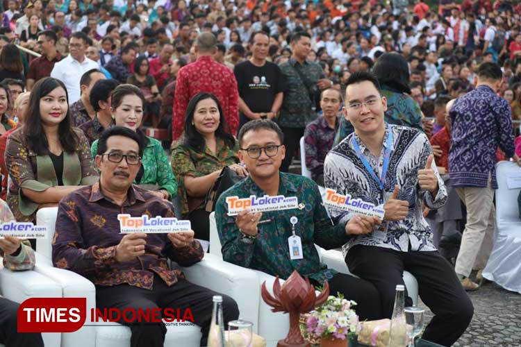 Sekda Provinsi Bali bersama Stekom dan Disdik nampak berada di antara puluhan ribu pengunjung padati SMK Fest 2024 yang digelar di Art Center. (Foto: Susi/TIMES Indonesia)