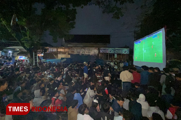 Ratusan Suporter di Malang Gelar Nobar Indonesia vs Vietnam