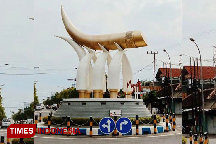 Tugu Gading Emas Kartonyono, di jantung kota Ngawi, (FOTO: Indah Kumalasari /TIMES Indonesia)