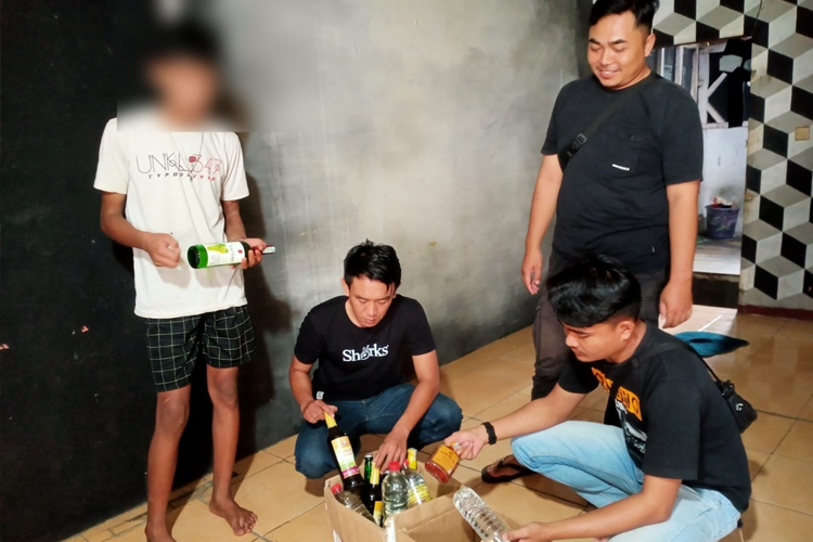 Polisi Amankan Puluhan Botol Miras saat Operasi Pekat Lodaya 2024 di Majalengka