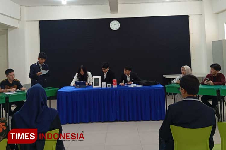 Sesi demonstrasi debat oleh peserta di Bina Bangsa School Malang, Sabtu (23/03/2024). (Foto: Dinda Amorita Thafifa Zahro/TIMES Indonesia)