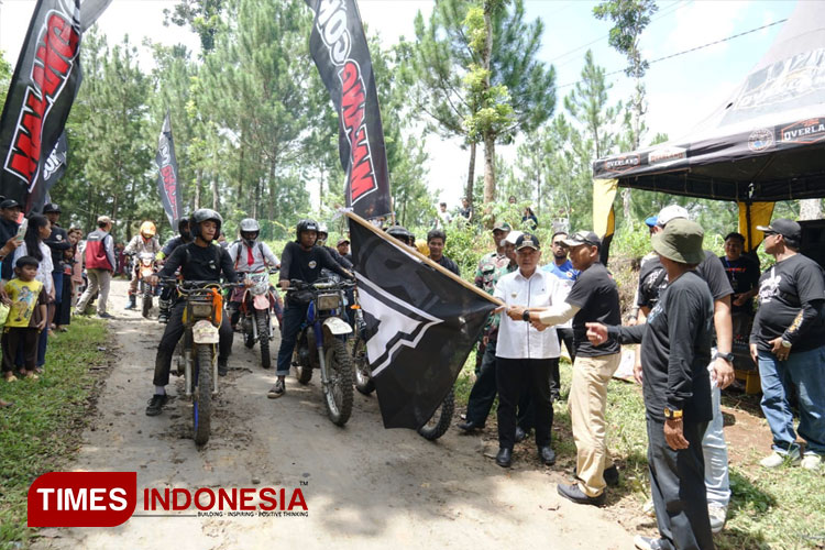 Komunitas Offroader Malang Baksos di Dusun Kemuning Ngajum, Bupati Malang Ikut Donasi