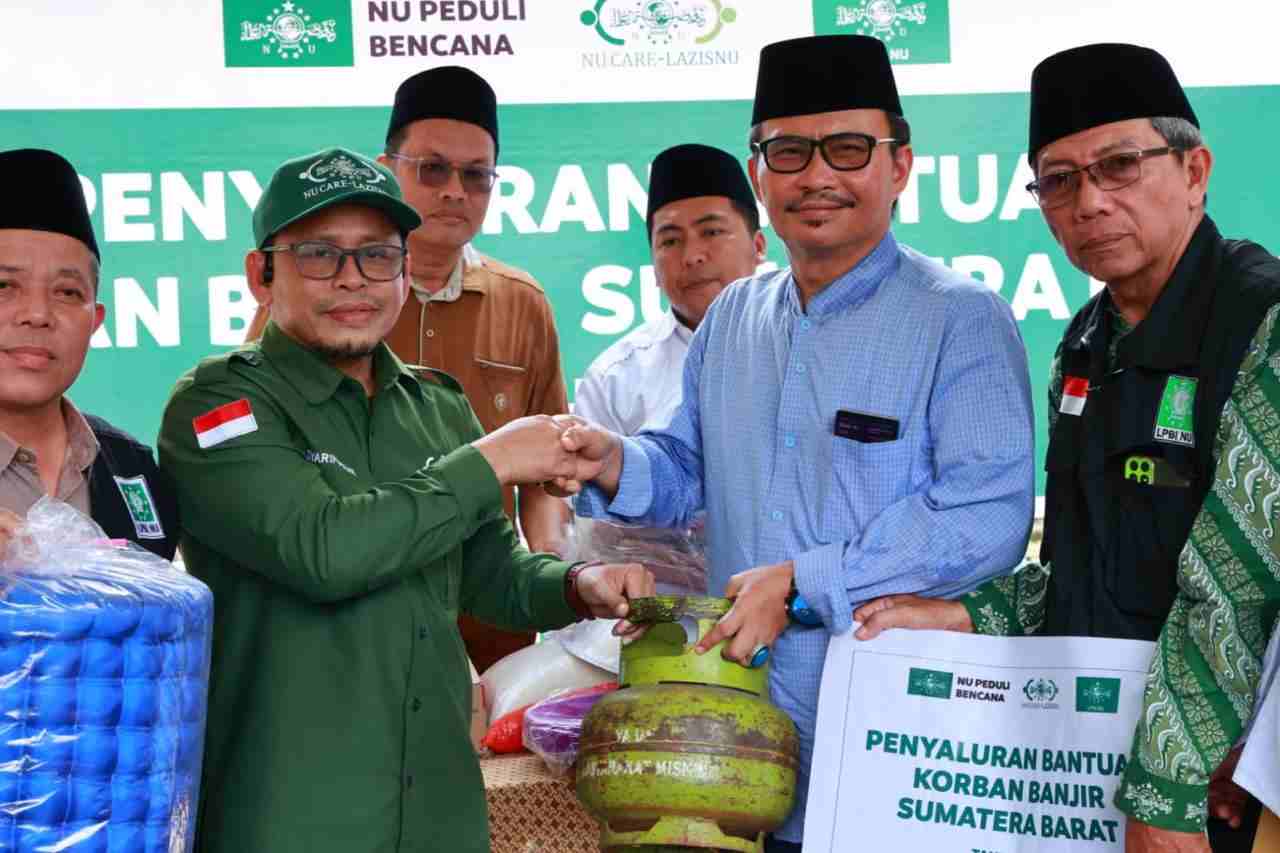 Penyaluran bantuan Lazisnu PBNU ke Bawean pasca gempa bumi. (Foto: Lazisnu for TIMES Indonesia)