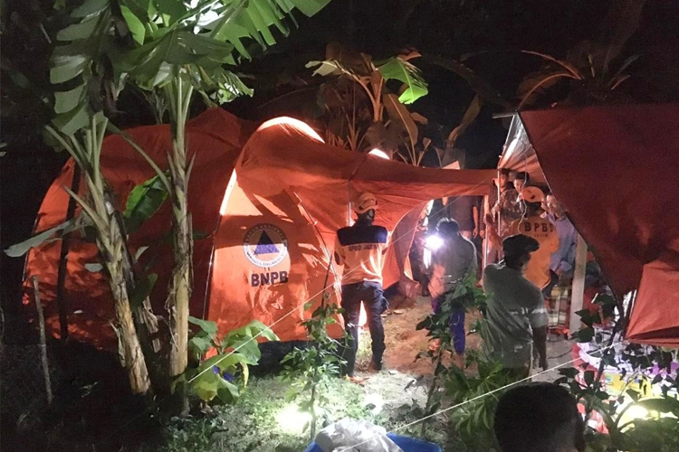 Jumlah Pengungsi di Pulau Bawean Bertambah, Tim Gabungan BPBD Lanjut Dirikan Tenda