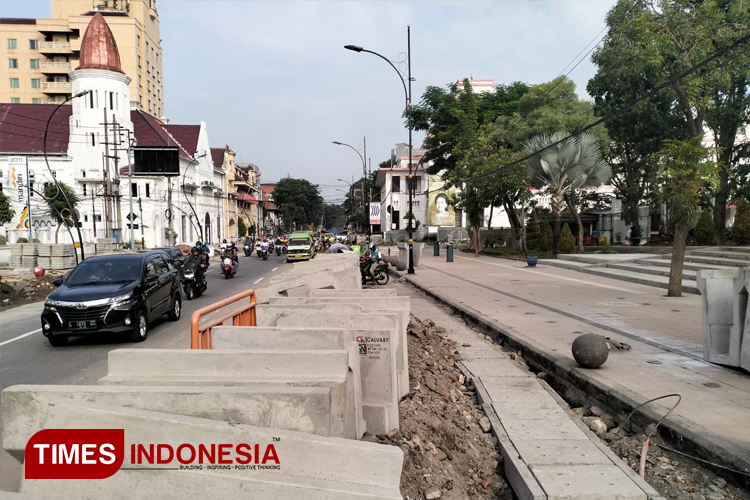 Pemkot Surabaya melakukan perbaikan dan renovasi di Jalan Rajawali atau dikenal Heerenstraat. (Foto:Diskominfo)