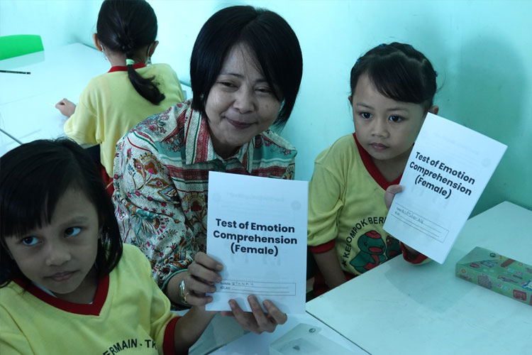 Serunya Tim Psikologi UB Kenalkan Pemahaman Emosi Kepada Anak TK