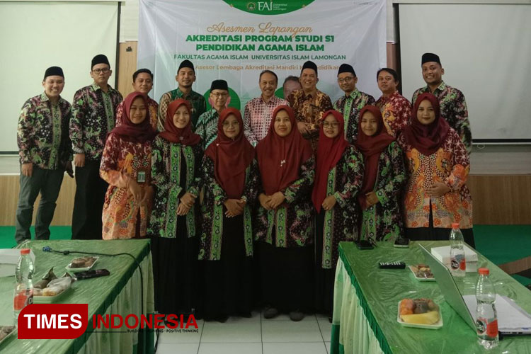 Jajaran Dosen Prodi PAI Unisla Seusai dilaksanakannya Akreditasi Program Studi, Kamis, (28/3/2024). (FOTO: AJP TIMES Indonesia)