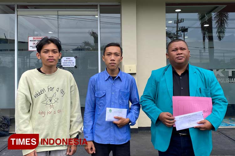 Dua organisasi pemuda, IPNU Banyuwangi dan Aliansi Pemuda Pembela Pancasila, melaporkan Sekjen PDI P, Hasto Kristiyanto dan pengamat militer, Connie Rahakundini Bakrie, ke polisi. (Foto : Syamsul Arifin/TIMES Indonesia)