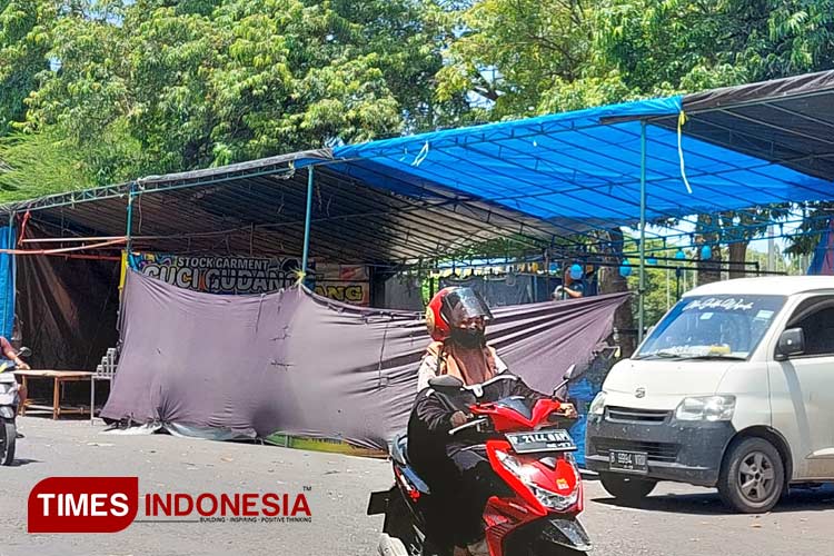 Stand tenda Pasar Ramadan atau Pasar Senggol di jalan Veteran, Kelurahan Kepatihan Banyuwangi yang bakal segera beroperasi. (Foto : Anggara Cahya/TIMES Indonesia)