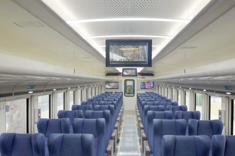 Suasana interior KA Argo Bromo Anggrek relasi Gambir-Surabaya Pasar Turi PP dengan menggunakan jenis Kereta Eksekutif New Generation. (Foto: Antara/HO-KAI)