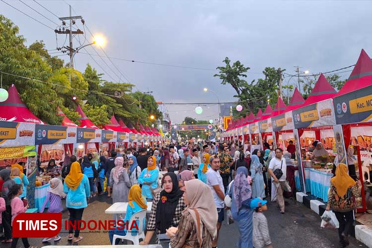 Suasana hari pertama gelaran Lamongan Food Festival (Laffest) dan Ramadan Fashion Parade 2024, Jumat (29/3/2024). (FOTO: MFA Rohmatillah/TIMES Indonesia)