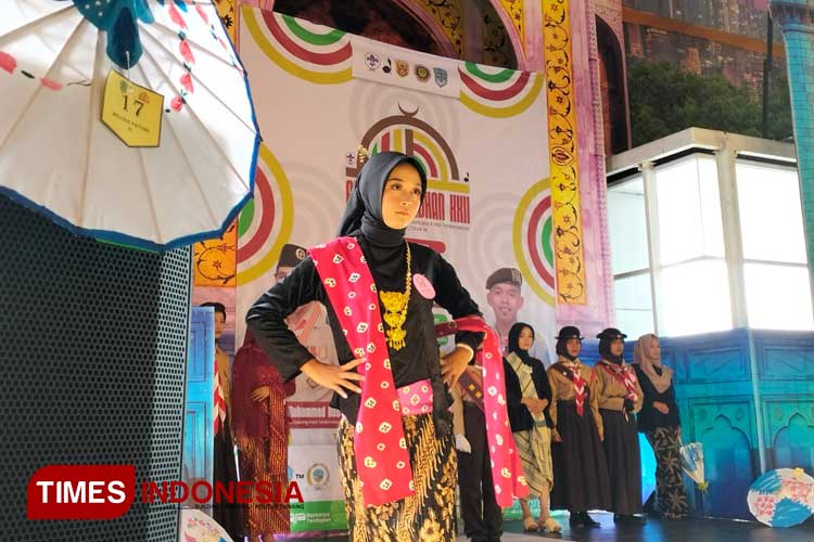 Aksi Siswa Berkebutuhan Khusus dalam Fashion Show di Tasikmalaya