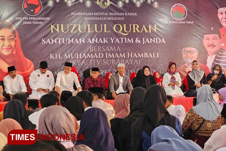 Peringatan Nuzulul Quran di halaman Kantor DPD Jatim, Jalan Kendangsari Industri 57 Surabaya, Minggu (31/3/2024) malam. (Foto: Lely Yuana/TIMES Indonesia)