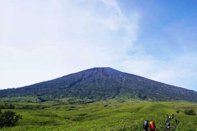 Kawasan Gunung Rinjani, Lombok, Provinsi Nusa Tenggara Barat. (foto: Humas Balai TNGR)