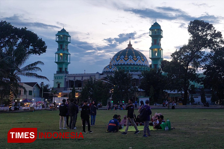 Seru! Ngabuburit di Alun-alun dan Masjid Agung Kota Probolinggo Tetap Favorit