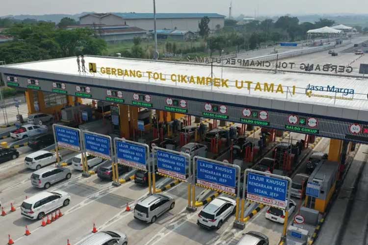 Gerbang Tol Cikampek Utama. PT Jasa Marga akan memberikan diskon tarif tol di Tol Transjawa dari Jakarta menuju Semarang selama musim lebaran 2024. (foto: Jasa Marga)