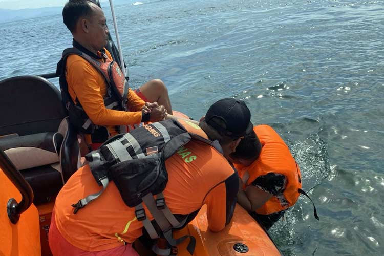 Kandas di Nusa Penida, Tim SAR Evakuasi Crew KM Naga Mas Perkasa