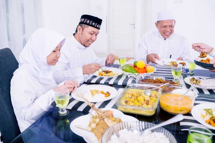 Ilustrasi. Aktivitas keluarga selama libur lebaran. (Foto: Shutterstock)