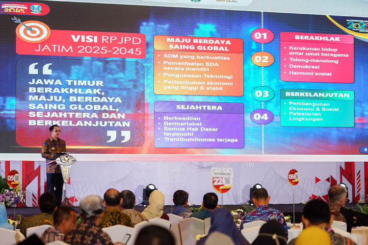 Pj Gubernur Jatim Membuka Musrenbang RPJPD 2025-2045 dan RKPD 2025
