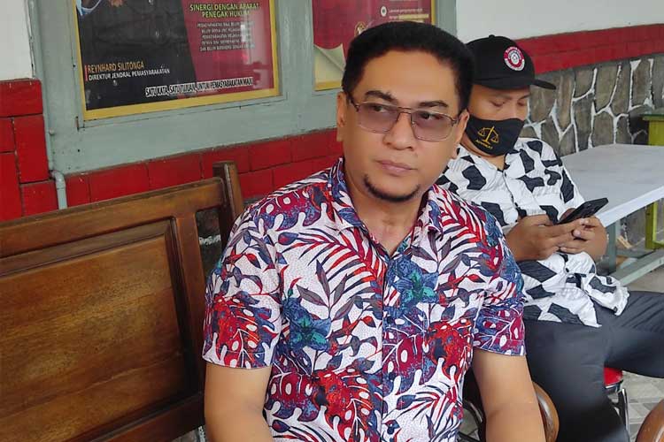Kuasa Hukum Sahni, Eko Saputro S.H., M.H bersama timnya saat menjemput Sahni di Lapas Klas II B Bondowoso (FOTO: Moh Bahri/TIMES Indonesia)