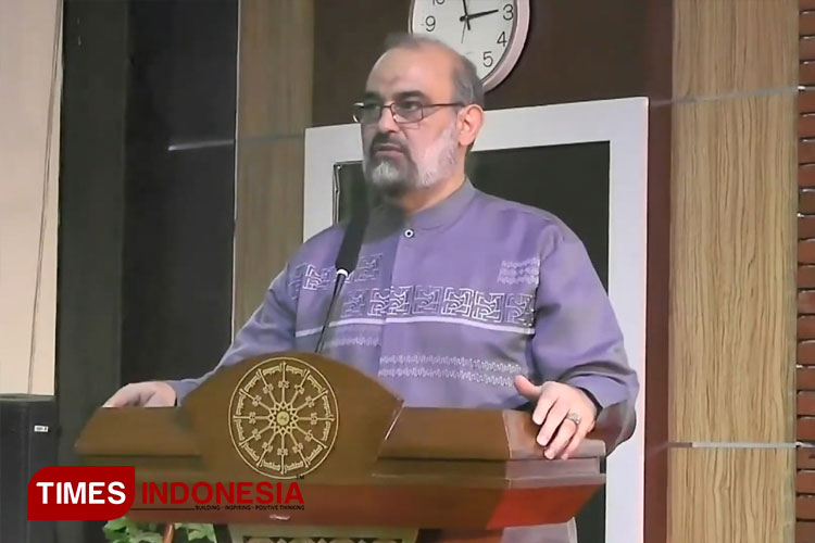 Dr. Hossein Mutaqie, sebagai pemikir filsafat dan tasawuf dari Iran yang hadir dalam seminar Internasional. (FOTO: YouTube IKMAL TV Indonesia) 