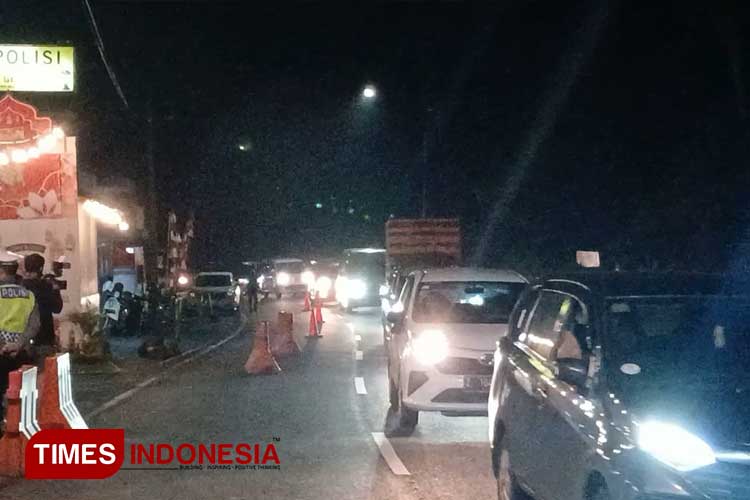 Sepekan jelang Hari Raya Idul Fitri 1445 H Jalur Gentong terpantau ramai lancar, Jumat (5/4/2024) dini hari (FOTO: Harniwan Obech/TIMES Indonesia)