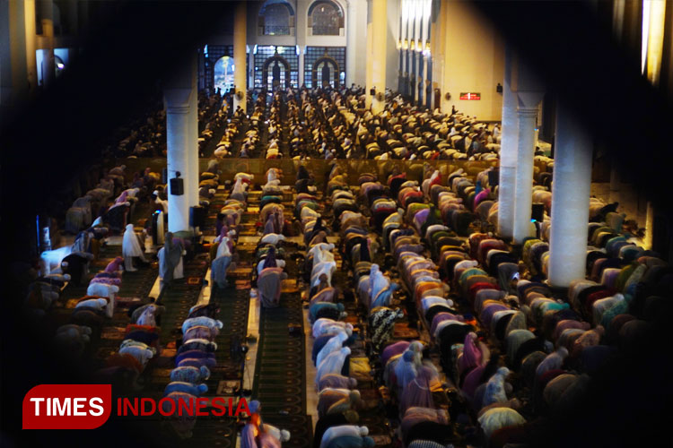 Ribuan Jamaah Ikuti Qiyamul Lail Malam Ke 23 Di Masjid Al Akbar