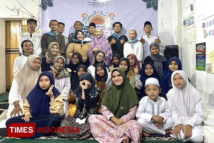 UKM Musik Gaung 193 Unisma Malang melakukan santunan anak yatim piatu di Panti Asuhan As-Salaam Shobuur. (FOTO: AJP TIMES Indonesia)