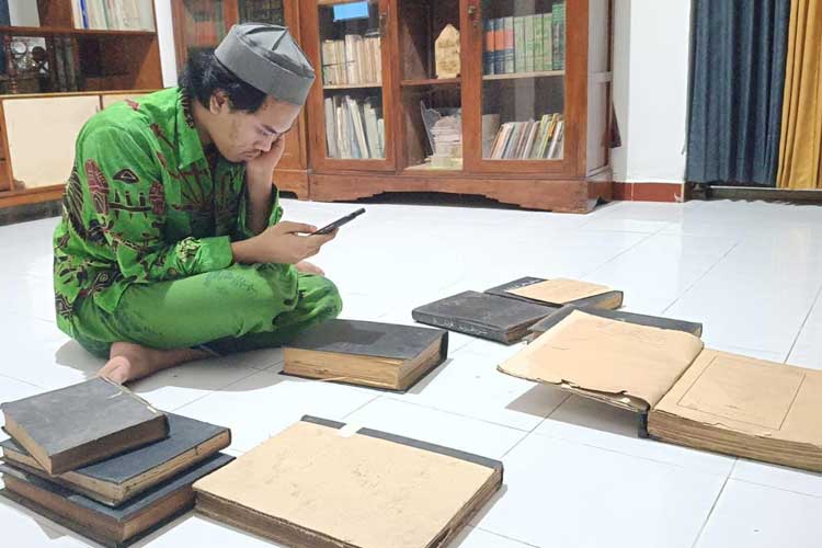 Penelusuran manuskrip jejak tiga ulama, Attarmasie, Jombang dan Jogja oleh Lajnah Turats Attarmasie Pacitan. (FOTO: Yusuf Arifai/TIMES Indonesia)