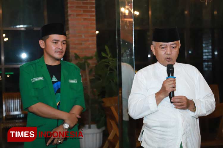 Bupati Malang, HM Sanusi, MM, saat memberikan sambutan pada acara buka bersama dengan kader dan pengurus PC GP Ansor Kabupaten Malang, di NK Cafe, Karangploso, Kabupaten Malang, Senin (8/4/2028). (FOTO: Amin/TIMES Indonesia)