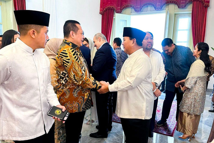 Ketua MPR RI Bambang Soesatyo besama Menteri Pertahanan Prabowo Subianto saat menghadiri open house dan halal bihalal bersama Presiden Joko Widodo di Istana Negara, Jakarta, Rabu (10/4/24). (Foto: MPR RI)