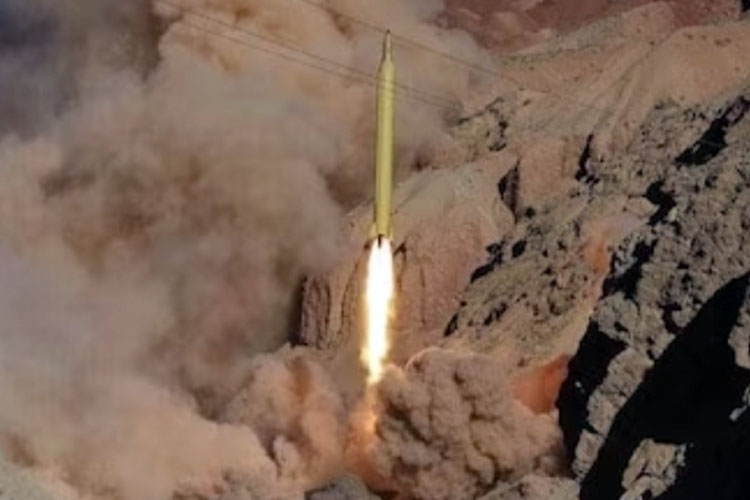Rudal balistik Qadr, satu dari sembilan jenis rudal milik Iran yang mampu mengenai Israel (FOTO: Business Standart)