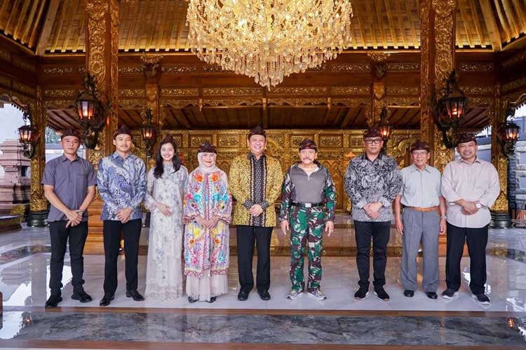 Ketua MPR RI Bambang Soesatyo bersilaturahmi dengan AM Hendropriyono dan berkunjung ke Kraton Majapahit Jakarta, Minggu (13/4/2024). (Foto: dok MPR RI)
