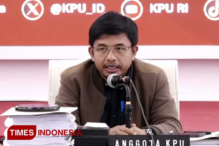 Anggota KPU RI, Idham Holik saat di Gedung KPU RI, Jakarta Pusat.(FOTO: Farid Abdullah/ TIMES Indonesia).  