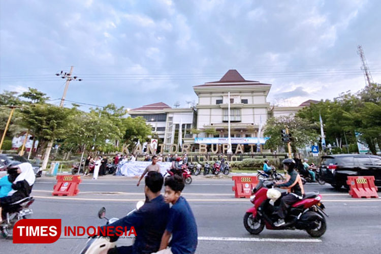 Gedung Pemkab Probolinggo tampak dari depan. (FOTO: Dok/TIMES Indonesia)