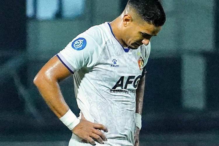 Pemain Persik Kediri Renan Silva usai dihajar tujuh gol tanpa balas Bhayangkara FC (foto: dok Persik) 