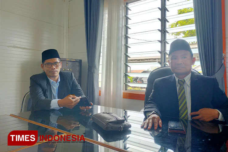 Ketua Fraksi Gerindra DPRD KLU, Narsudin dan Ketua Fraksi Golkar DPRD KLU, Raden Nyakradi. (FOTO: Hery Mahardika/TIMES Indonesia) 
