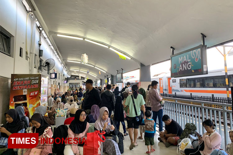 Suasana penumpang yang berada di Stasiun Malang. (FOTO: Dok. KAI Daop 8 Surabaya/TIMES Indonesia)