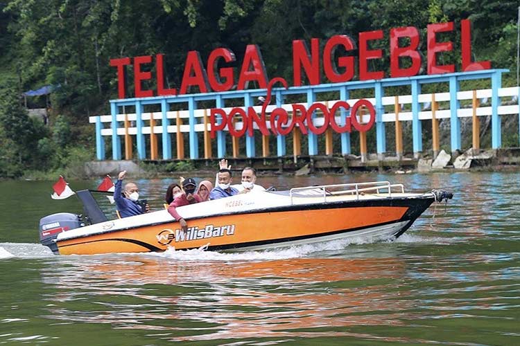 Wisata Telaga Ngebel Ponorogo selama libur lebaran dikunjungi 15 ribu lebih wisatawan. (Foto: Prokopim Ponorogo)