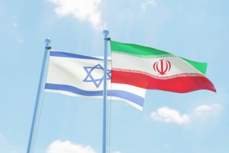 Ilustrasi bendera Iran dan bendera Israel. (Foto: IStock photo)