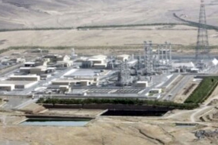 Pemandangan proyek air berat Arak 190 km (120 mil) barat daya Teheran, dimana negara-negara Barat khawatir fasilitas ini bisa menyediakan plutonium bagi Iran untuk senjata nuklir. (FOTO: VOA)