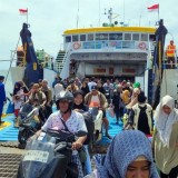 Kapal Feri Gratis Pulau Raas Angkut 350 Penumpang Menuju Pelabuhan Jangkar Situbondo