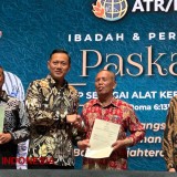 Menteri AHY Bagikan Sertipikat Rumah Ibadah di Surabaya