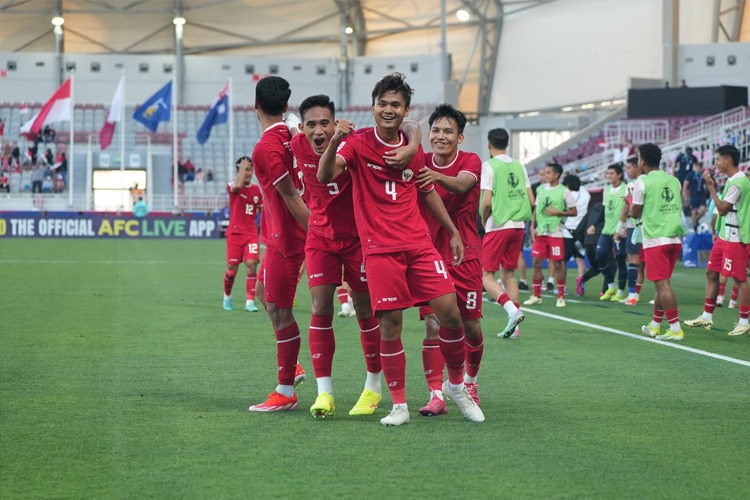 Gelandang Timnas Indonesia Komang Teguh merayakan golnya ke gawang Australia di menit ke-45. Dalam laga ini, Indonesia menang 1-0 dan membuka asa lolos ke 8 besar Piala Asia U-23. (Foto: PSSI)